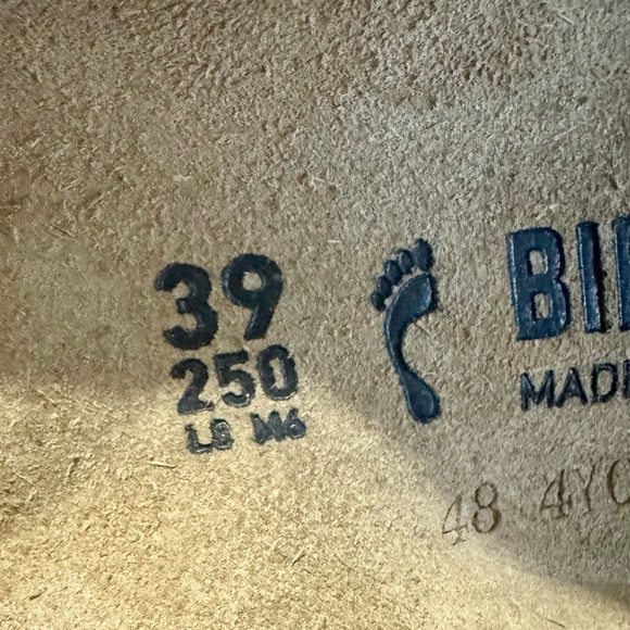 Birkenstock Arizona Purple Patent sandals Size 8 BNWT - Picture 3 of 9